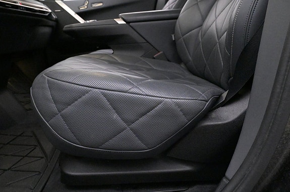 BMW iX 14 of 27