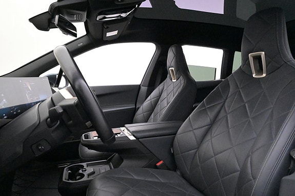 BMW iX 10 of 27
