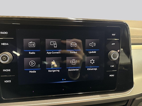 Volkswagen T-Roc 11 of 17