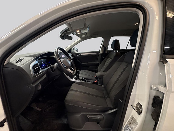 Volkswagen T-Roc 8 of 17