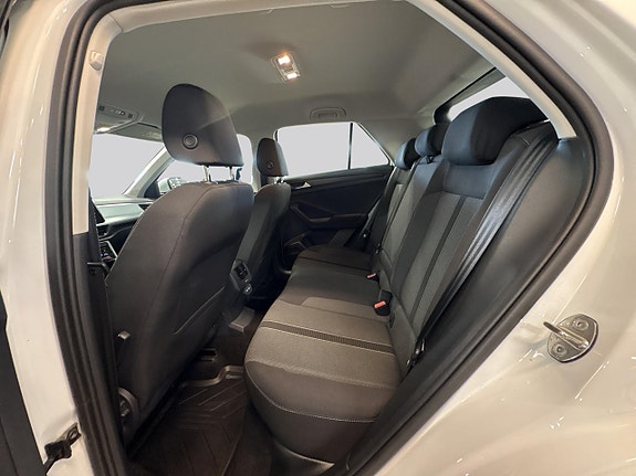 Volkswagen T-Roc 9 of 17