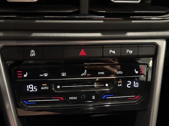 Volkswagen T-Roc 13 of 17