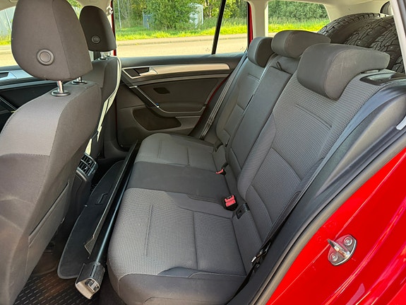 Volkswagen Golf VII 10 of 10