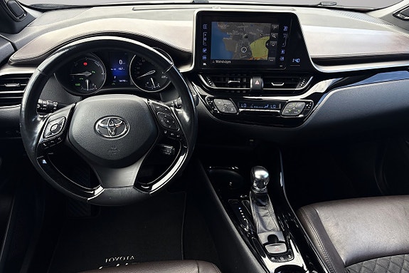 Toyota C-HR 14 of 27