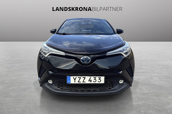 Toyota C-HR 2 of 27