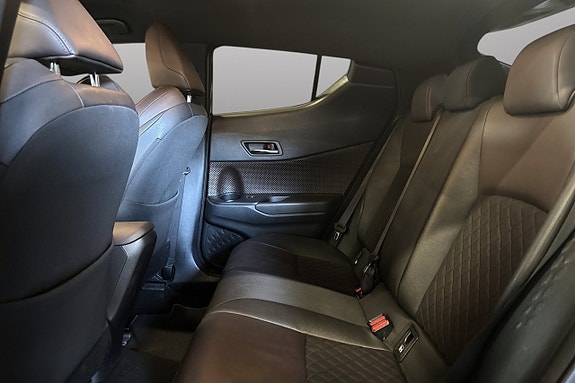 Toyota C-HR 12 of 27