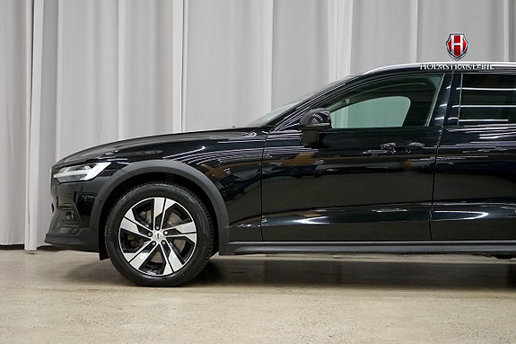 Volvo V60 Cross Country 6 of 23