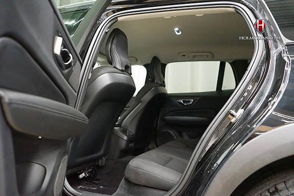 Volvo V60 Cross Country 10 of 23
