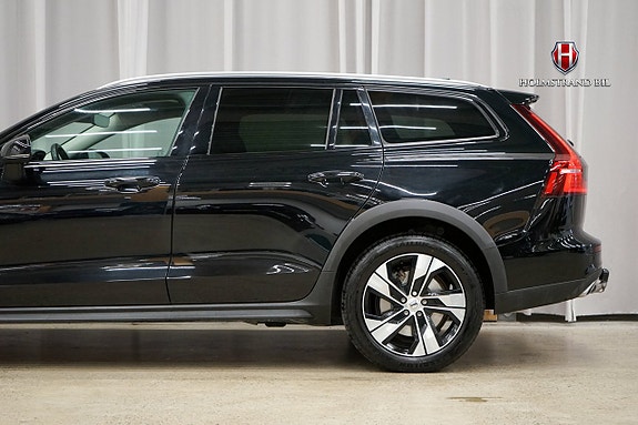 Volvo V60 Cross Country 7 of 23