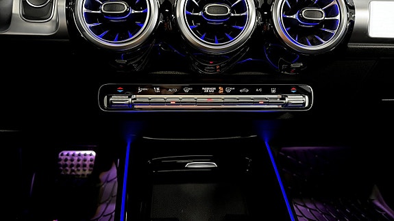 Mercedes-Benz EQB250+ 16 of 20