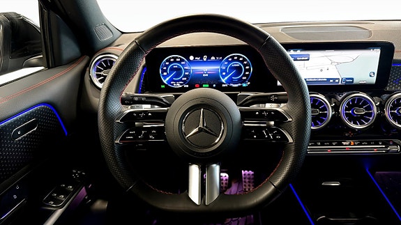 Mercedes-Benz EQB250+ 14 of 20