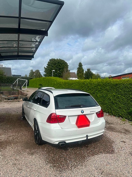 BMW 320d 2 of 5
