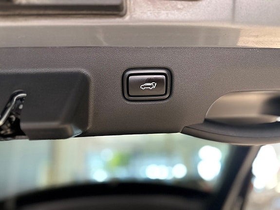 Kia EV6 8 of 21