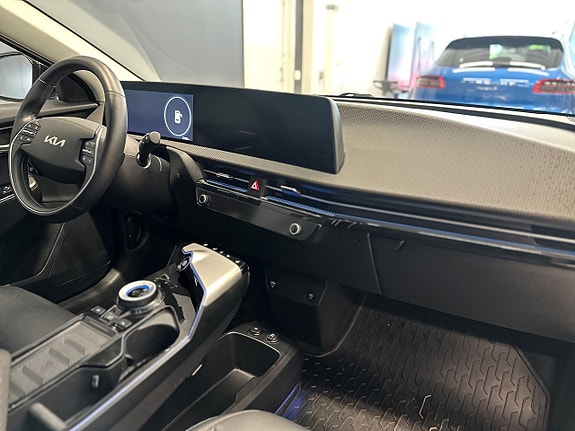 Kia EV6 11 of 21