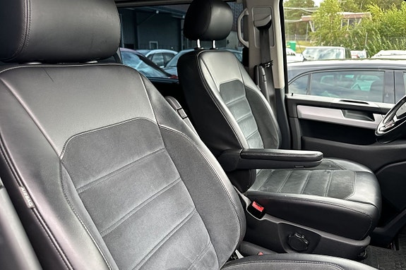 Volkswagen Multivan 24 of 30