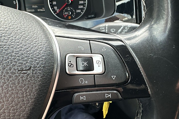 Volkswagen Multivan 15 of 30