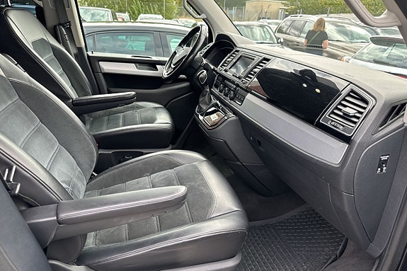 Volkswagen Multivan 21 of 30