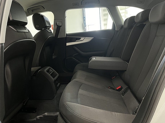 Audi A4 14 of 24
