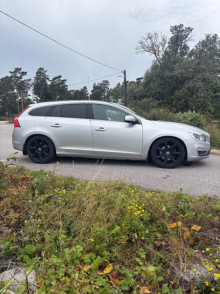 Volvo V60 4 of 12