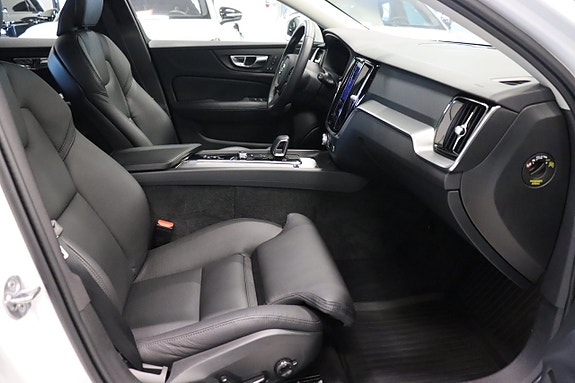 Volvo V60 Cross Country 10 of 30