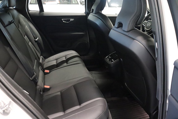 Volvo V60 Cross Country 12 of 30