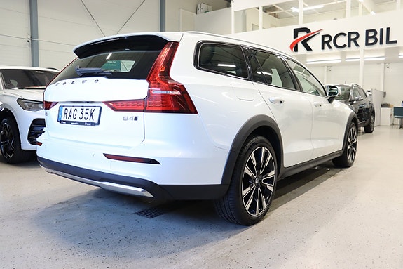 Volvo V60 Cross Country 4 of 30