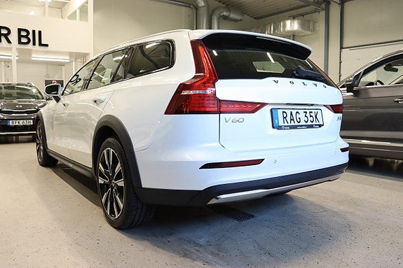 Volvo V60 Cross Country 5 of 30