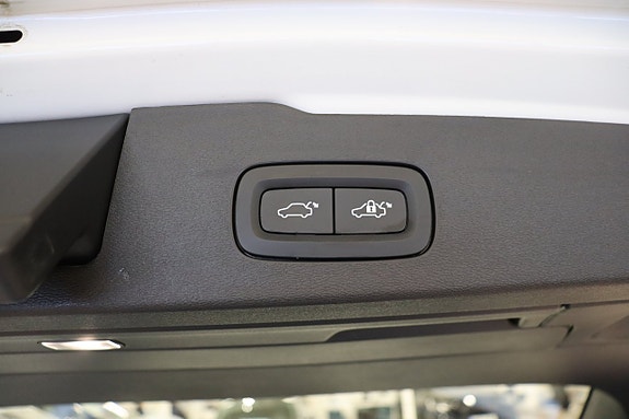 Volvo V60 Cross Country 7 of 30