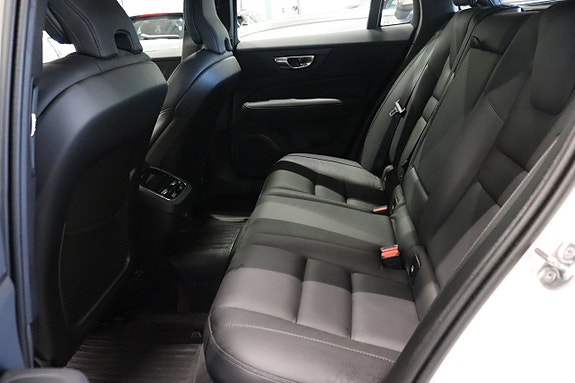 Volvo V60 Cross Country 11 of 30