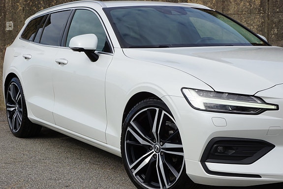 Volvo V60 2 of 30