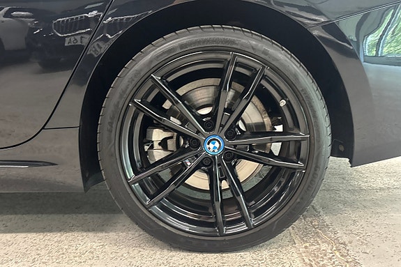 BMW 330e 17 of 20