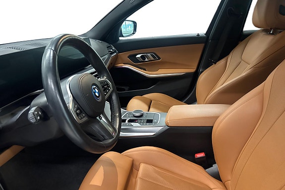 BMW 330e 12 of 20