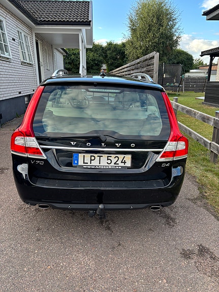 Volvo V70 3 of 7