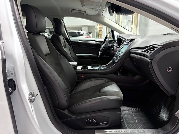 Ford Mondeo 24 of 30