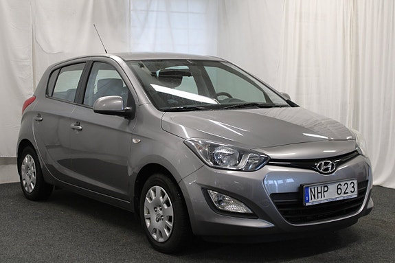 Hyundai i20 2 of 15