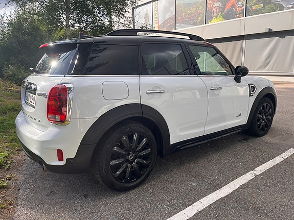 MINI Countryman Cooper S 2 of 16
