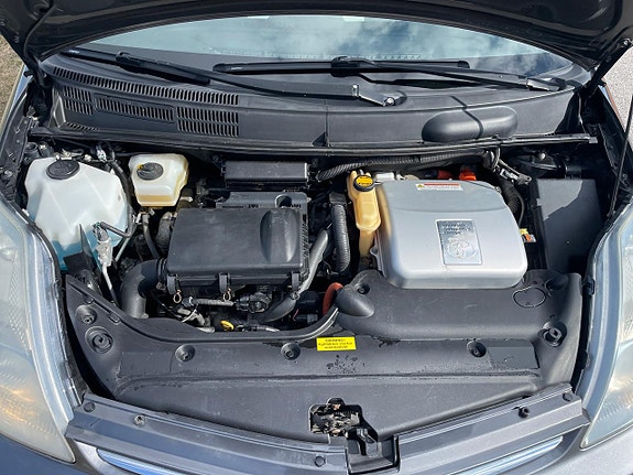 Toyota Prius 14 of 17