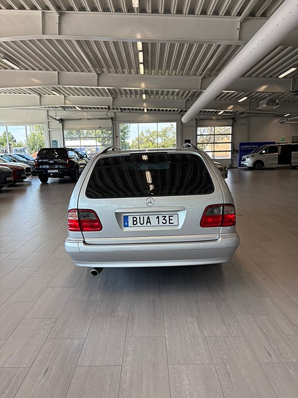 Mercedes-Benz E200 9 of 13