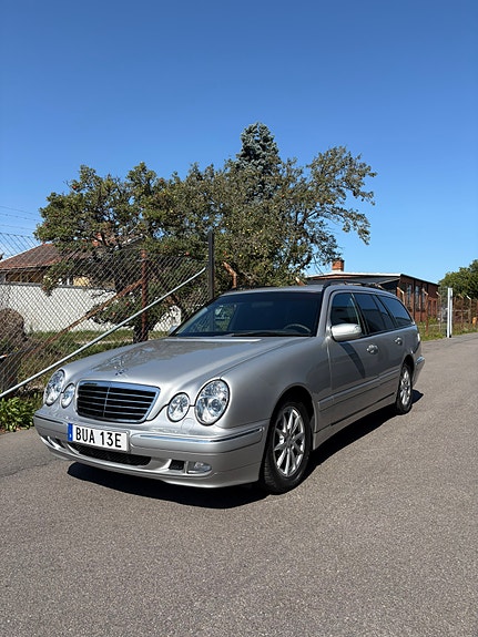 Mercedes-Benz E200 2 of 13