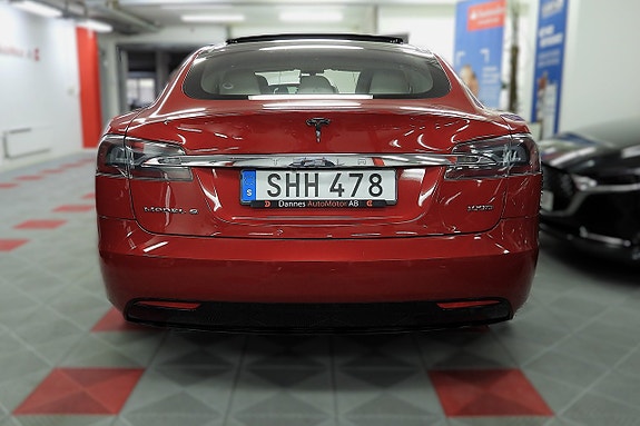 Tesla Model S 7 of 30