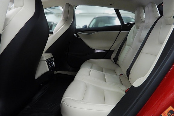 Tesla Model S 20 of 30