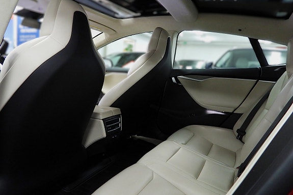 Tesla Model S 23 of 30