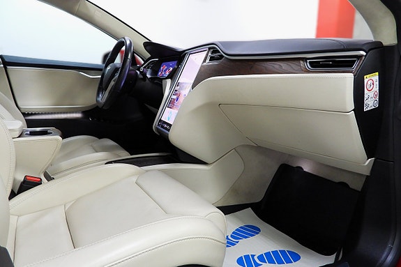 Tesla Model S 17 of 30