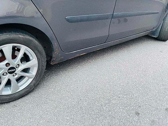 Toyota Yaris 6 of 6