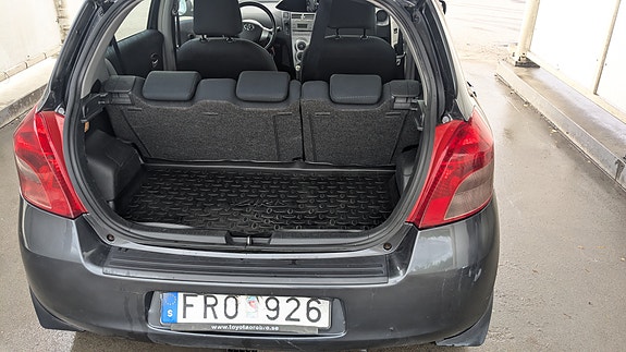Toyota Yaris 5 of 6