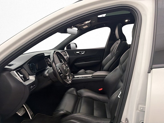Volvo XC60 14 of 30