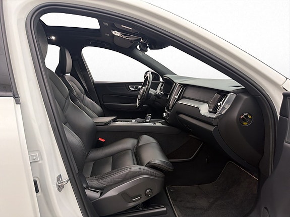Volvo XC60 28 of 30
