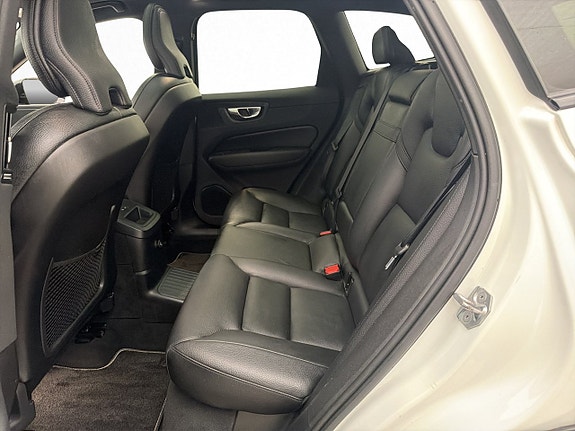 Volvo XC60 11 of 30