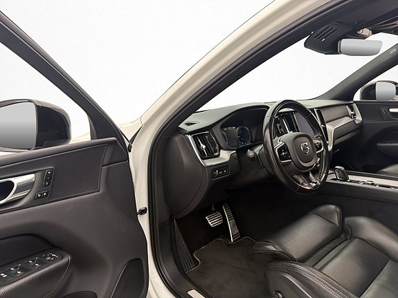 Volvo XC60 12 of 30