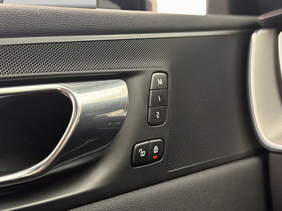 Volvo XC60 13 of 30